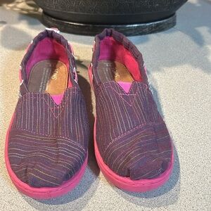 Toms - Sz Y5 - Wine Colored Cotton/Wool Uppers - Corduroy Inside - TPR Outsoles